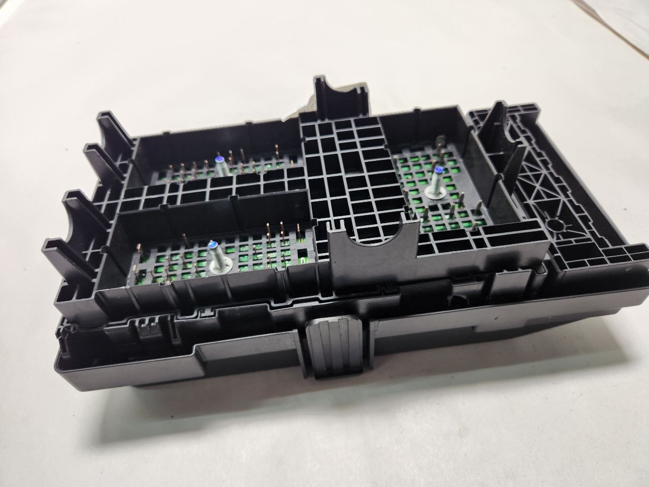 2015 CHRYSLER 200 6 cyl Gas Flex Fuel 3.6 Fuse Box, Engine - 386519 — photo 5