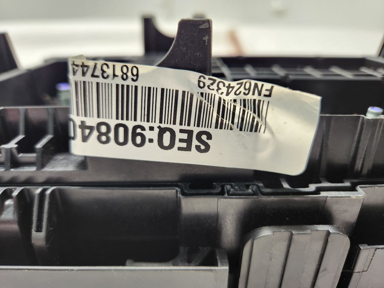 2015 CHRYSLER 200 6 cyl Gas Flex Fuel 3.6 Fuse Box, Engine - 386519 — photo 7