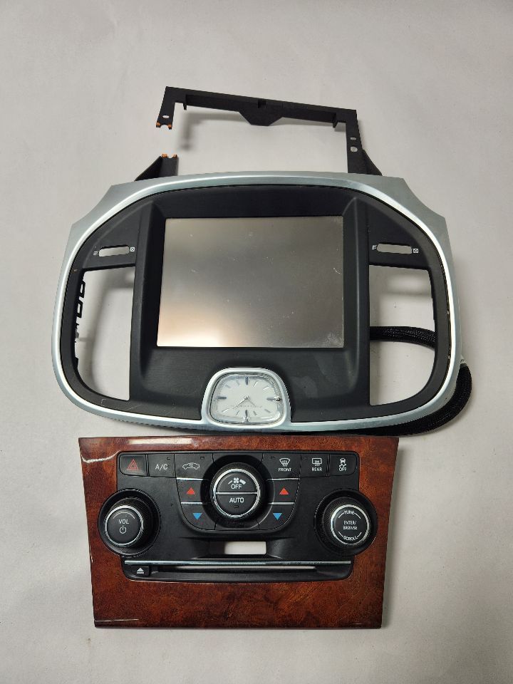 2011 CHRYSLER 300 8cyl Gasoline 5.7 HEMI Info-GPS-TV Screen - 386759