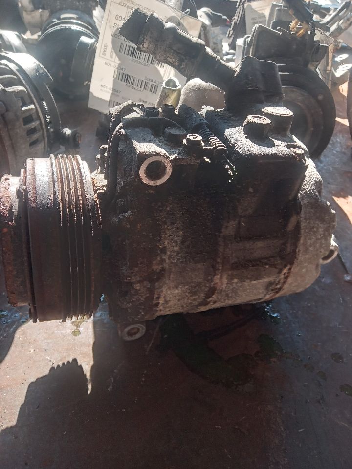 2005 BMW X3 6cyl Gasoline 3.0 AC COMPRESSOR - 388020 — photo 2
