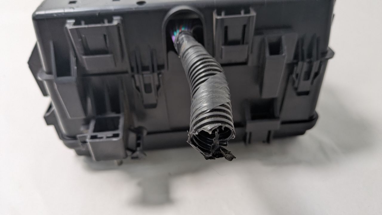 2017 CHEVROLET TRAVERSE 6cyl Gasoline 3.6 Fuse Box, Engine - 388072 — photo 3