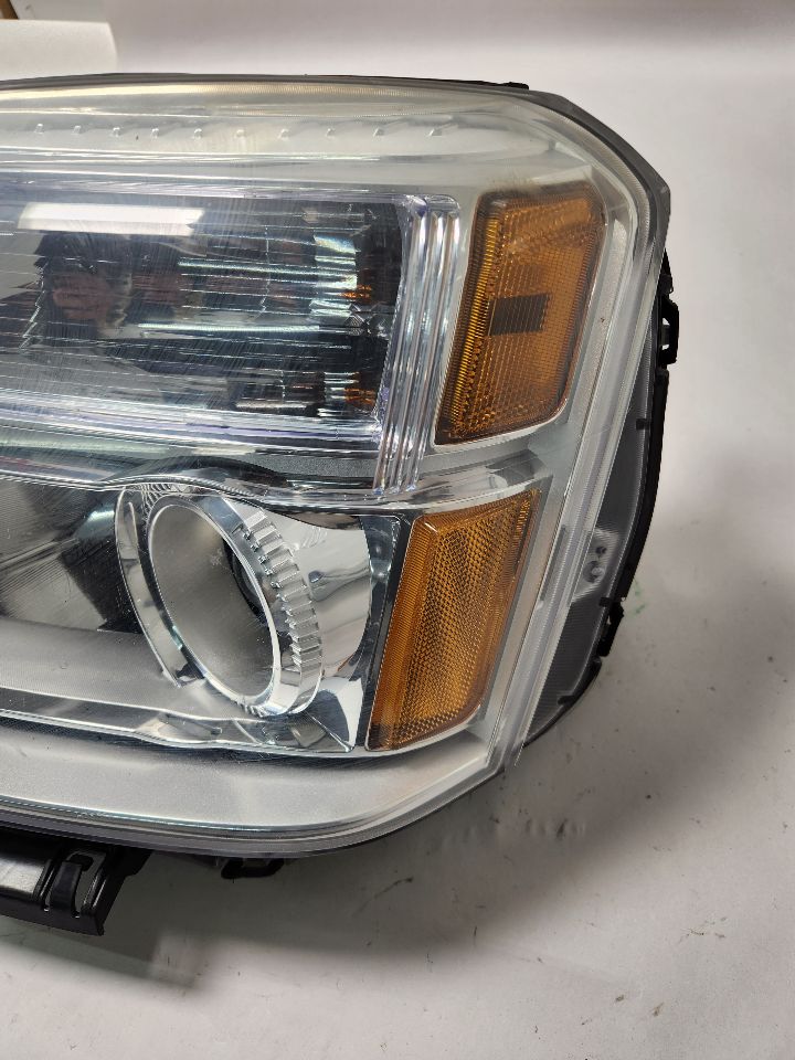 2012 GMC TERRAIN 6cyl Gasoline 3.0 Left HEADLAMP ASSEMBLY - 388239 — photo 2