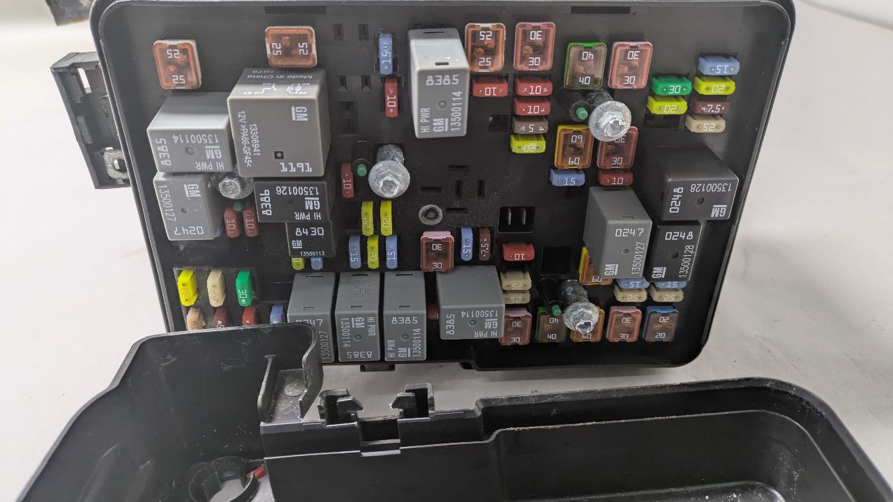 2012 GMC TERRAIN 6cyl Gasoline 3.0 Fuse Box, Engine - 388246 — photo 1