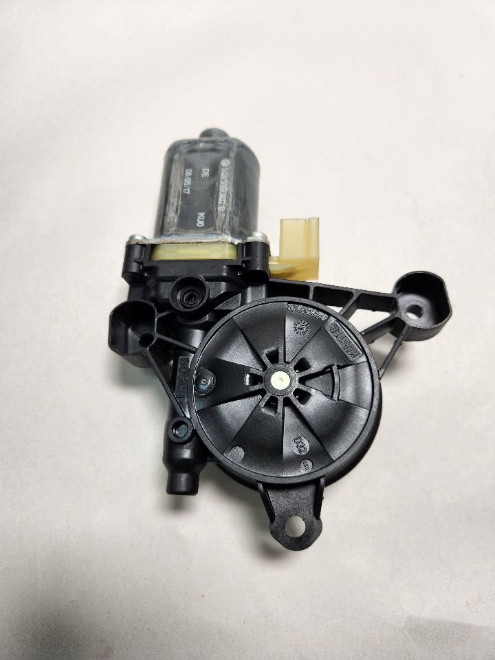 2017 AUDI A3 2.0L 4cyl Turbo Gasoline WIPER MOTOR, WDSH - 388627