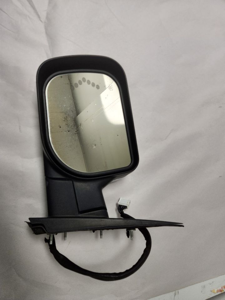 2006 INFINITI QX56 8cyl Gasoline 5.6 Right SIDE VIEW MIRROR - 389099