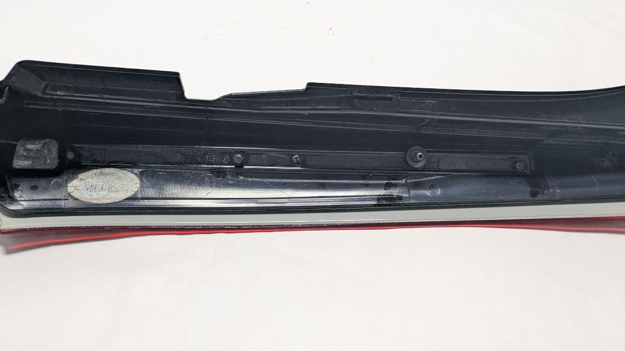 2005 VOLVO XC90 8cyl Gasoline 4.4 Left TAIL LAMP - 389621 — photo 4
