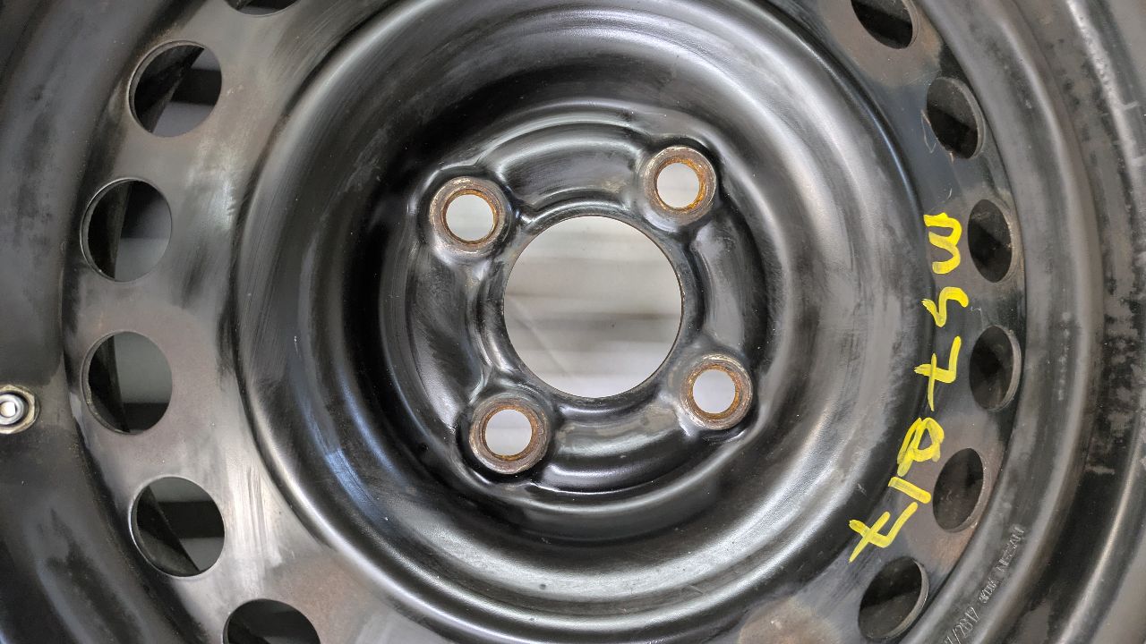2015 NISSAN VERSA 4cyl Gasoline 1.6 DOHC WHEEL - 390417 — photo 2