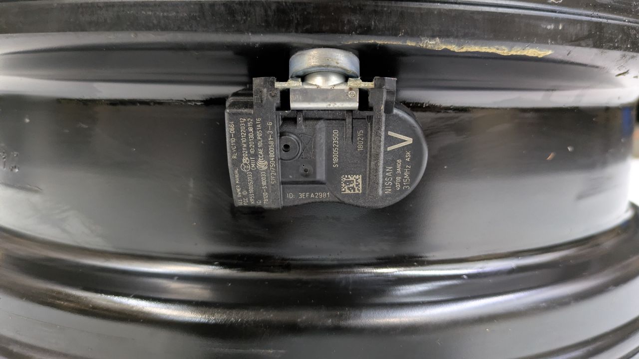 2015 NISSAN VERSA 4cyl Gasoline 1.6 DOHC WHEEL - 390417 — photo 4