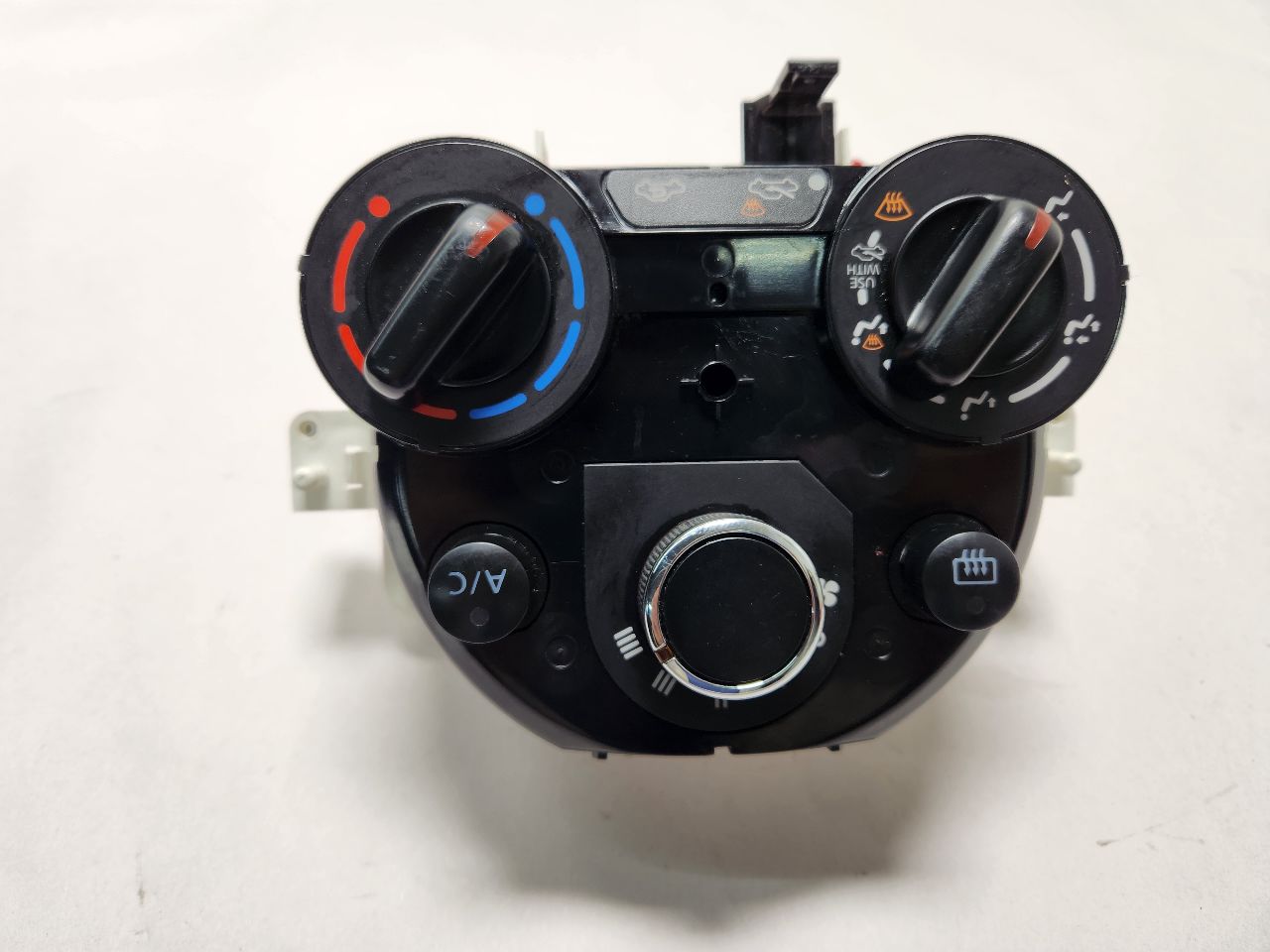 2019 NISSAN VERSA 1.6L 4cyl Gasoline VVT TEMP CONTROL - 390436 — photo 1