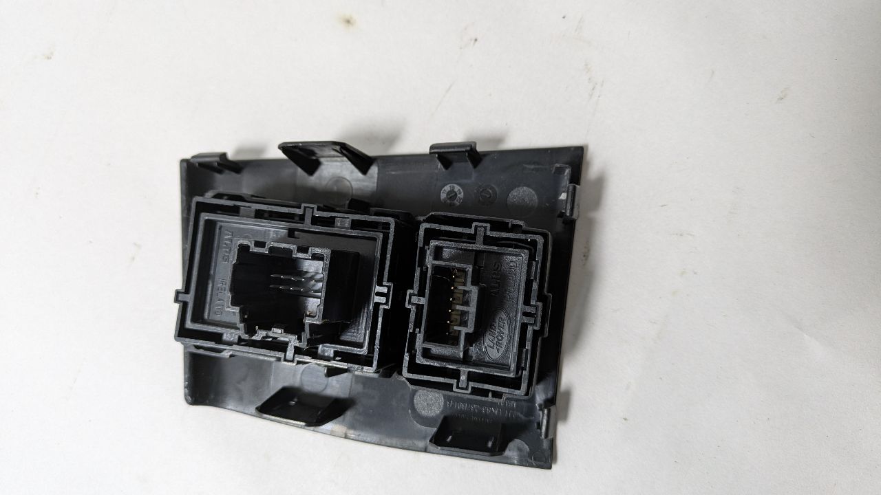 2017 JAGUAR F-PACE 6cyl Supercharged 3.0 Left Front Door Switch - 390513 — photo 3
