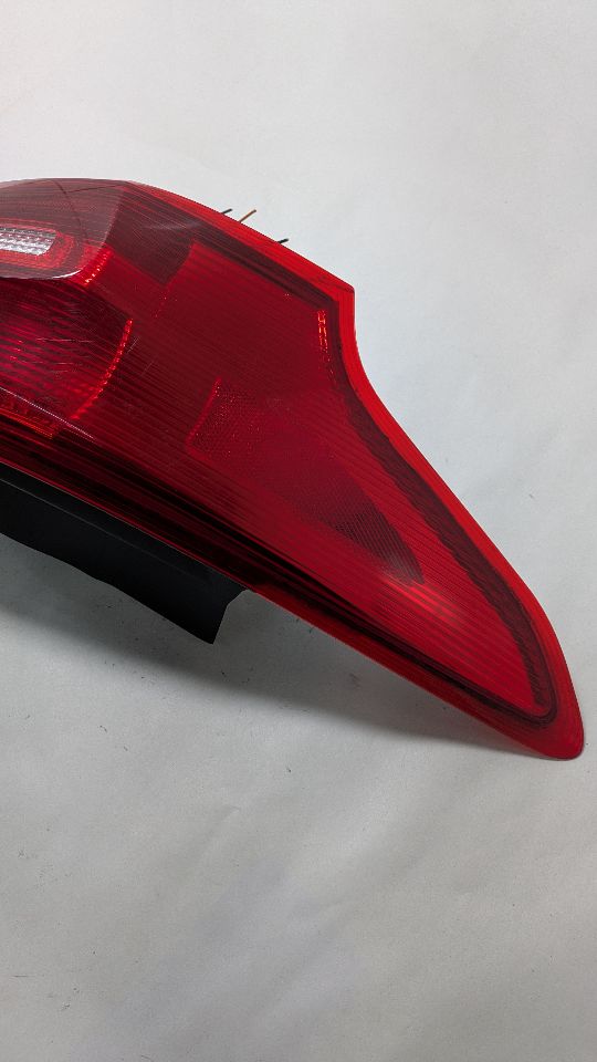 2018 FORD FOCUS 2.0L 4cyl Gasoline VVT Left TAIL LAMP - 390563 — photo 3