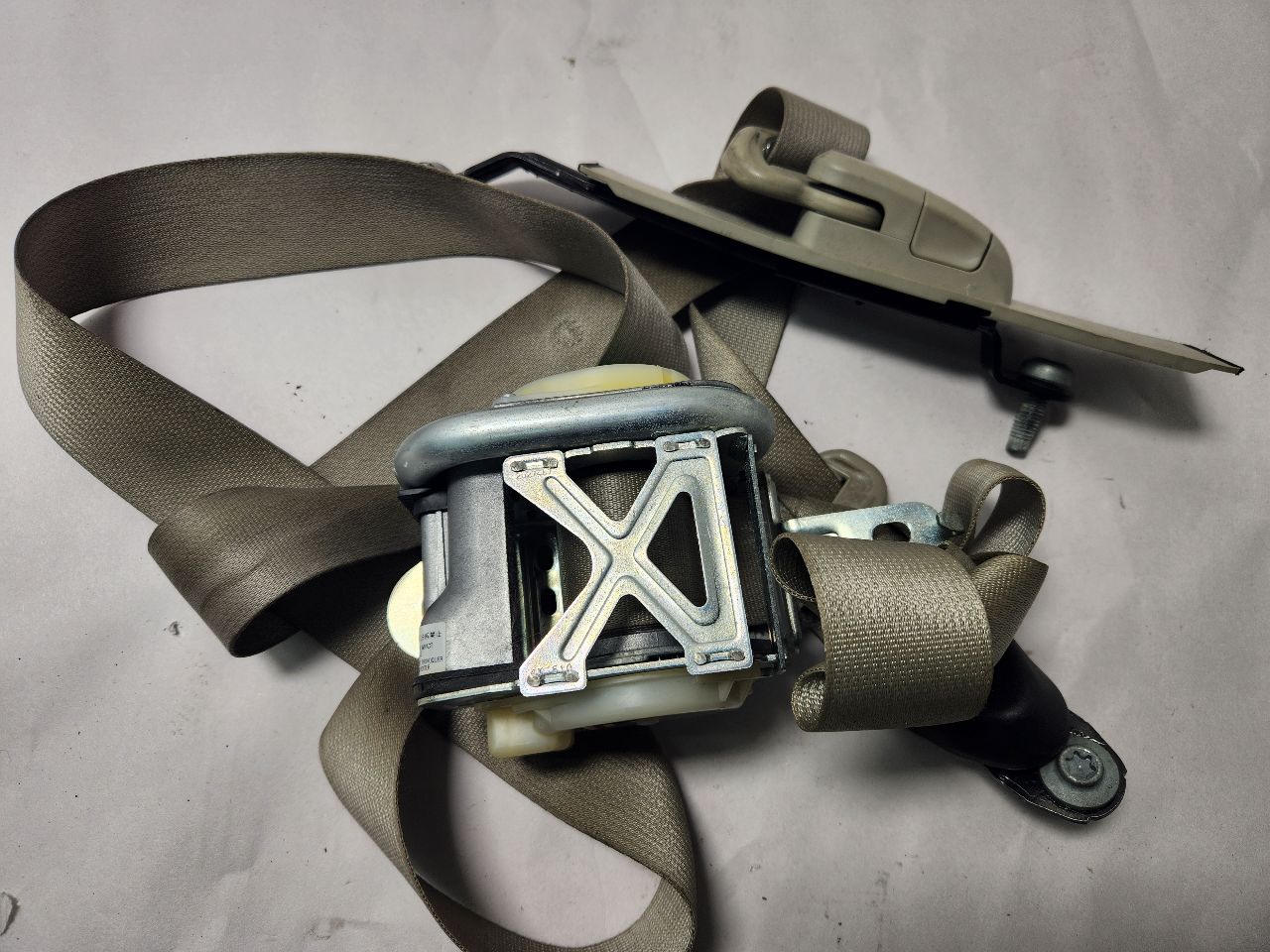 2011 FORD FUSION 4cyl Electric 2.5 Seat Belt, Front - 390740 — photo 5