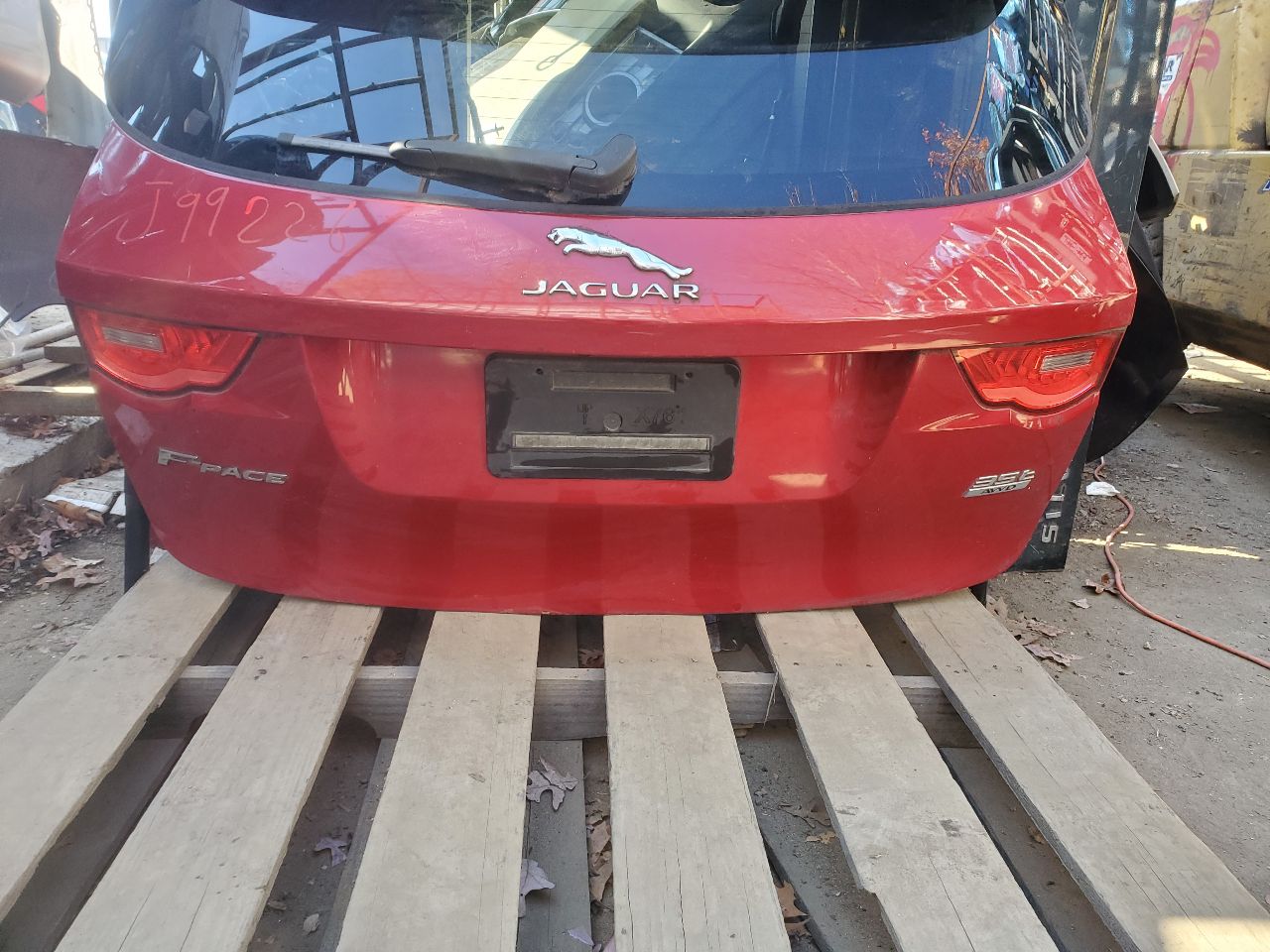 2017 JAGUAR F-PACE 6cyl Supercharged 3.0 Decklid  Tailgate - 390747 — photo 2