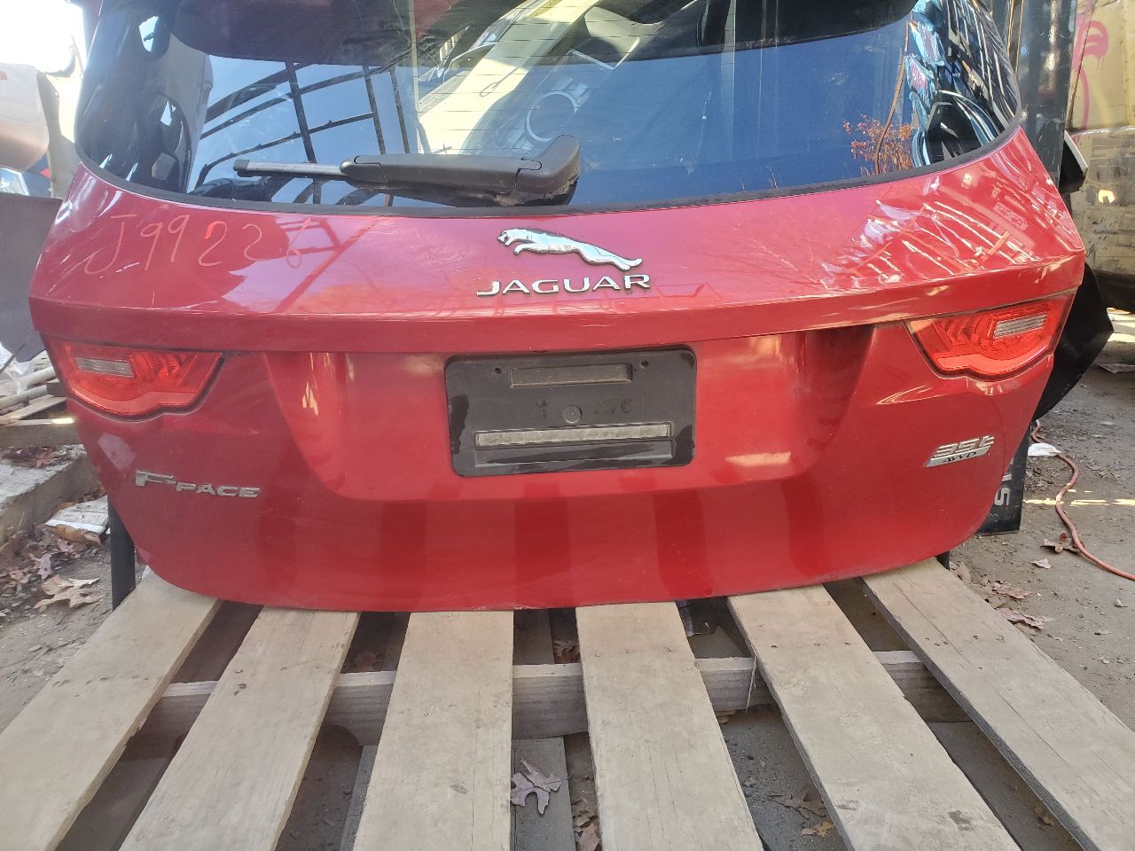 2017 JAGUAR F-PACE 6cyl Supercharged 3.0 Decklid  Tailgate - 390747 — photo 3