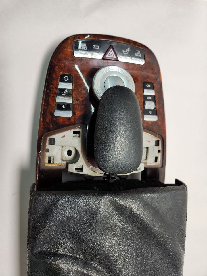 2007 MERCEDES-BENZ S-CLASS 8cyl Gasoline 5.5 Console, Front - 390766 — photo 2