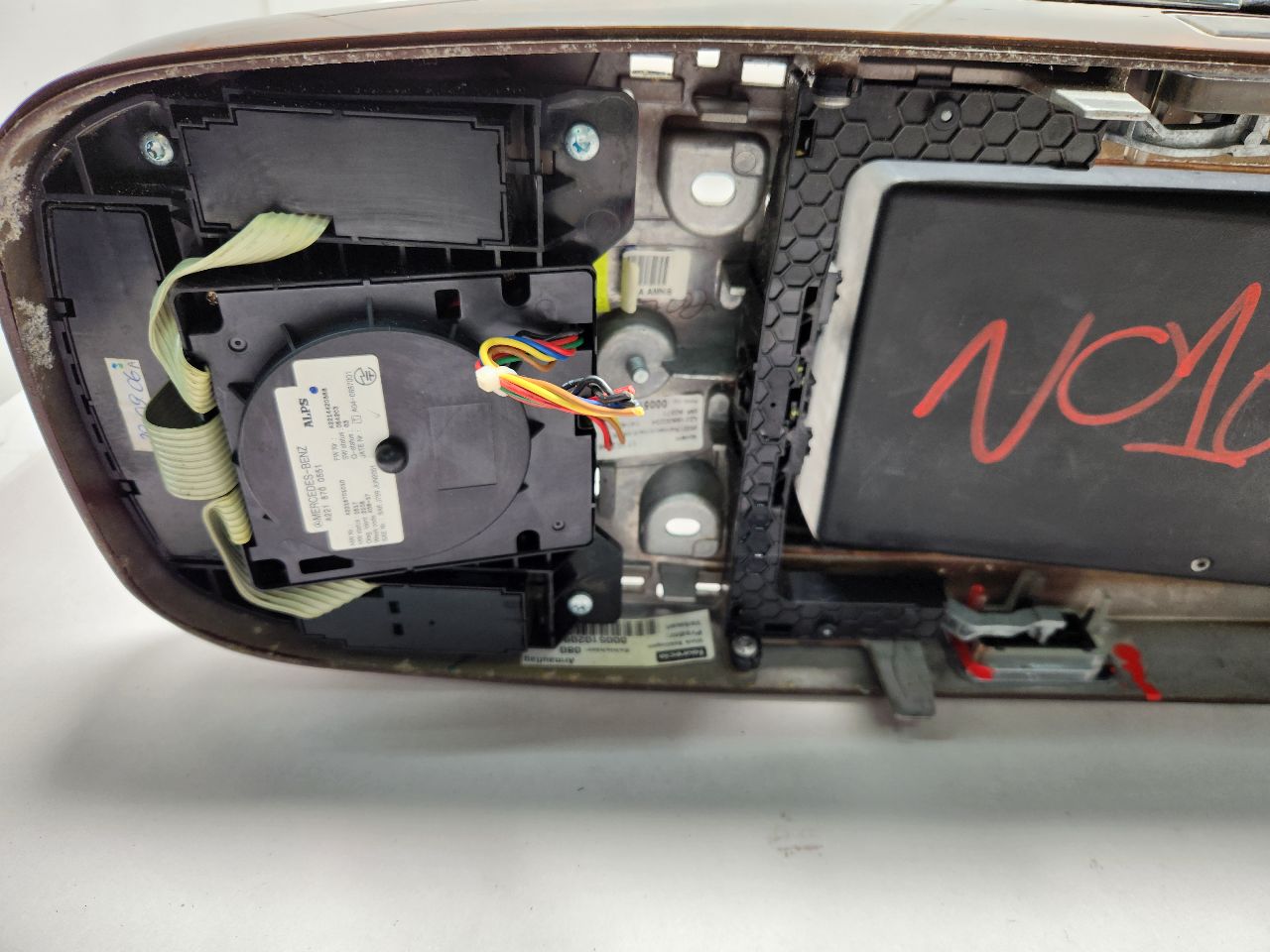 2007 MERCEDES-BENZ S-CLASS 8cyl Gasoline 5.5 Console, Front - 390766 — photo 6