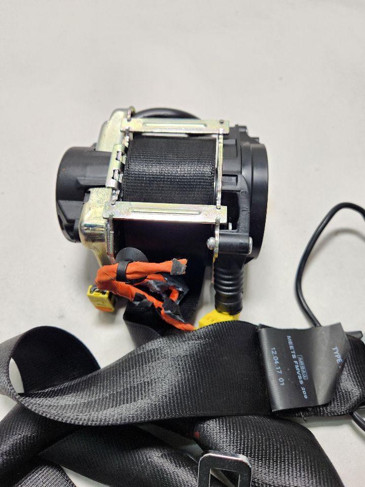 2017 LAND ROVER RANGE ROVER Seat Belt, Front - 390812 — photo 6