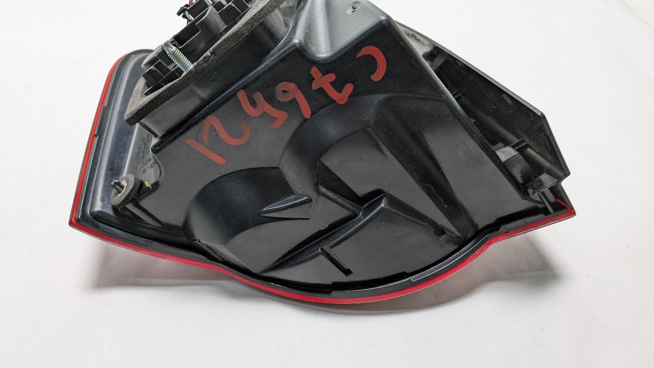2010 VOLKSWAGEN JETTA 5cyl Gasoline 2.5 Right TAIL LAMP - 391075 — photo 6