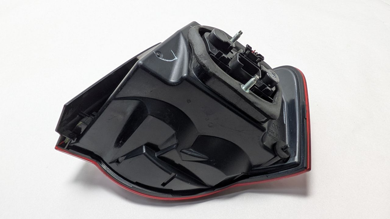 2010 VOLKSWAGEN JETTA 5cyl Gasoline 2.5 Left TAIL LAMP - 391076 — photo 4