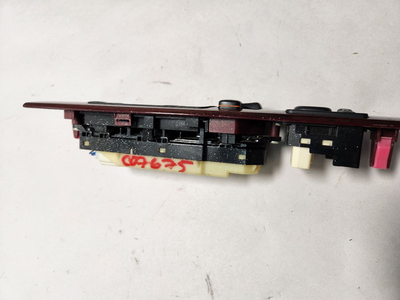 2006 LEXUS IS250 6cyl Gasoline 2.5 Left Front Door Switch - 391089 — photo 5