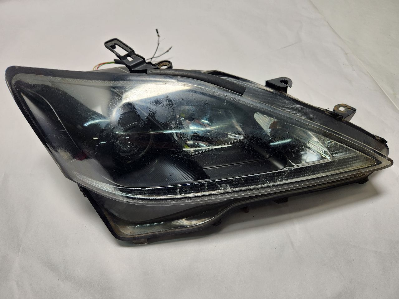 2006 LEXUS IS250 6cyl Gasoline 2.5 Right HEADLAMP ASSEMBLY - 391091