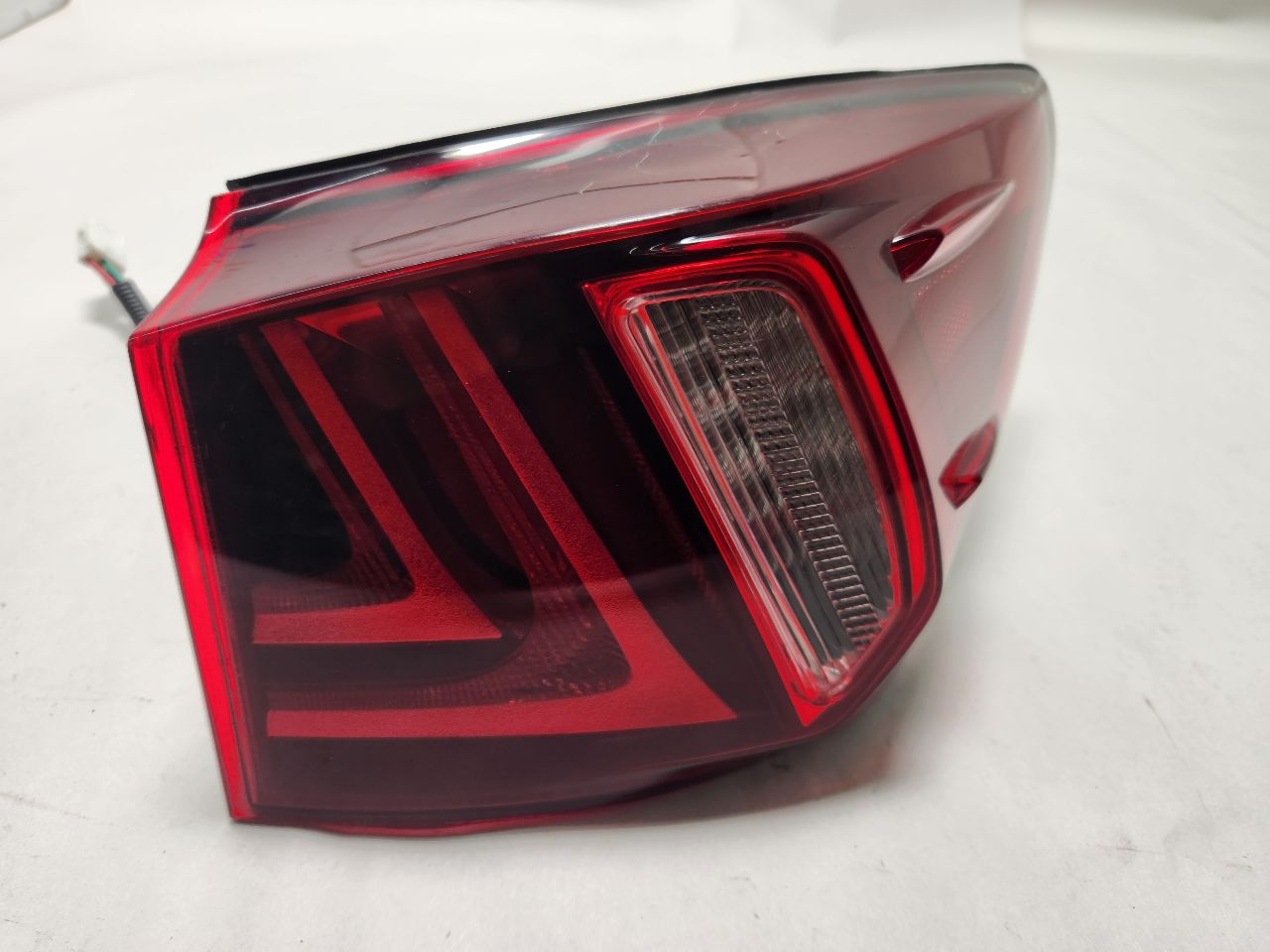2006 LEXUS IS250 6cyl Gasoline 2.5 Right TAIL LAMP - 391092 — photo 1