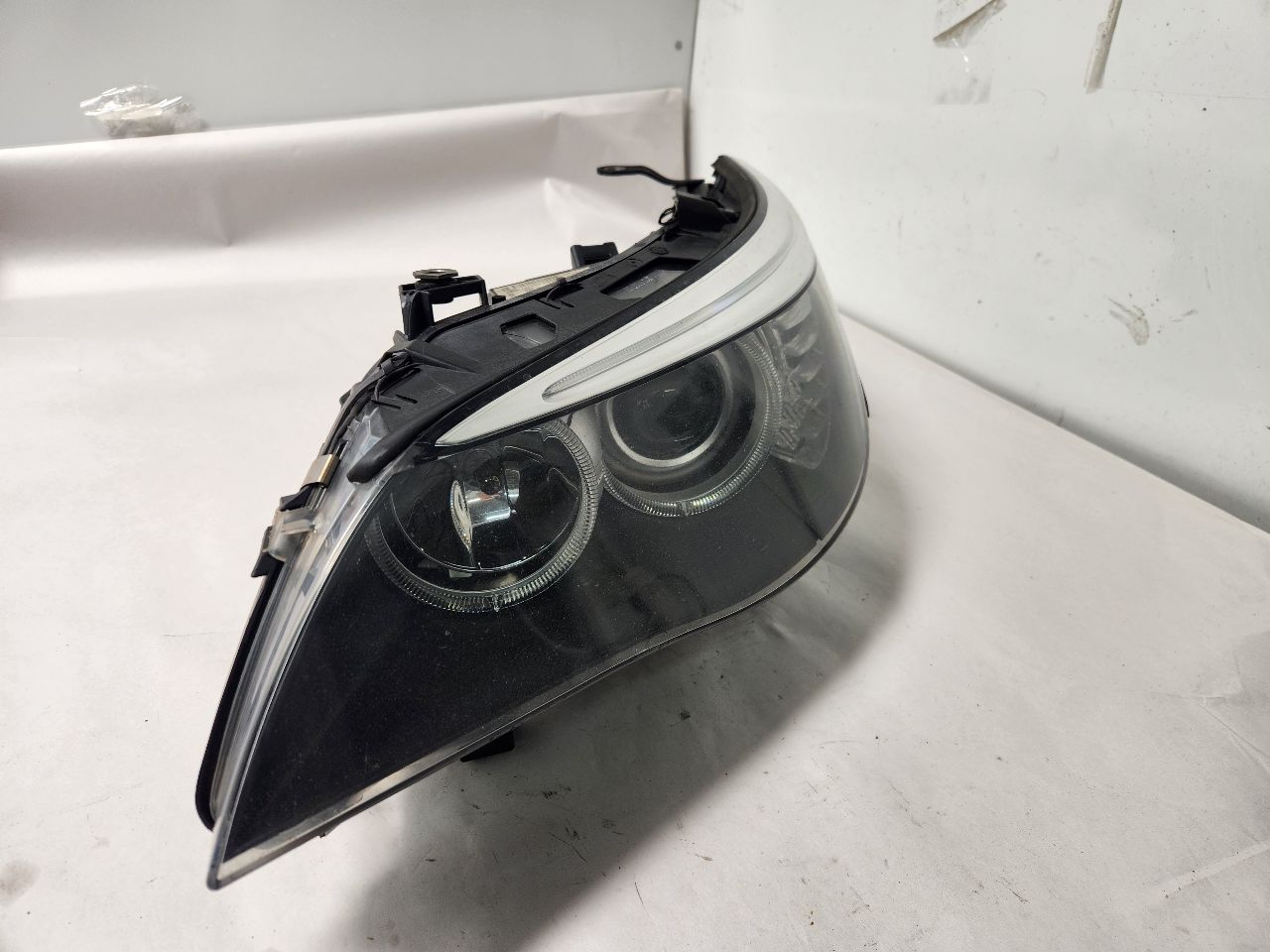 2010 BMW 528i 6cyl Gasoline 3.0 Left HEADLAMP ASSEMBLY - 391113 — photo 3
