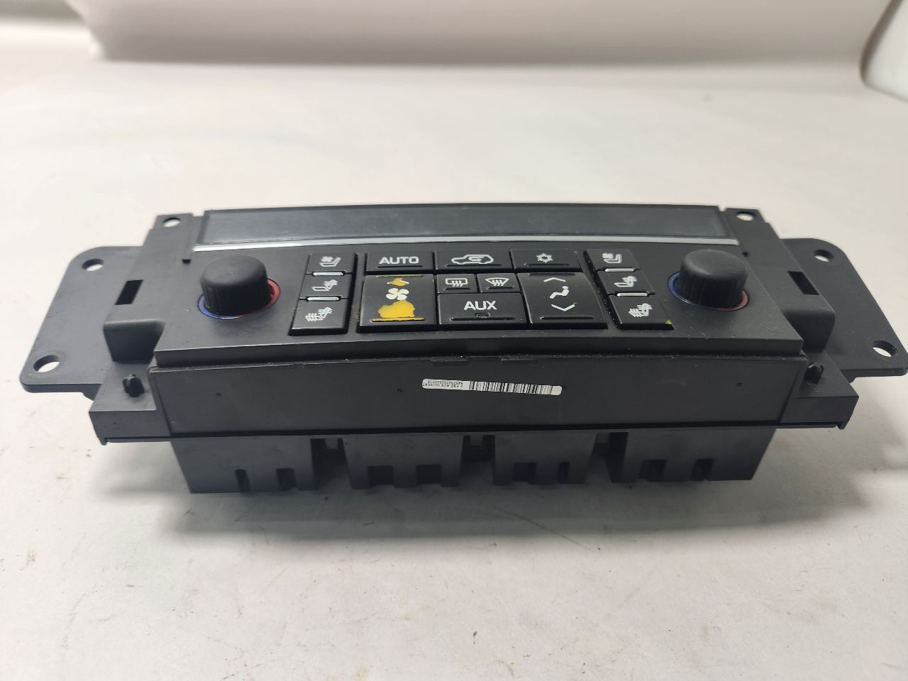 2007 CADILLAC ESCALADE 8cyl 6.2 liter gasoline TEMP CONTROL - 391177 — photo 2