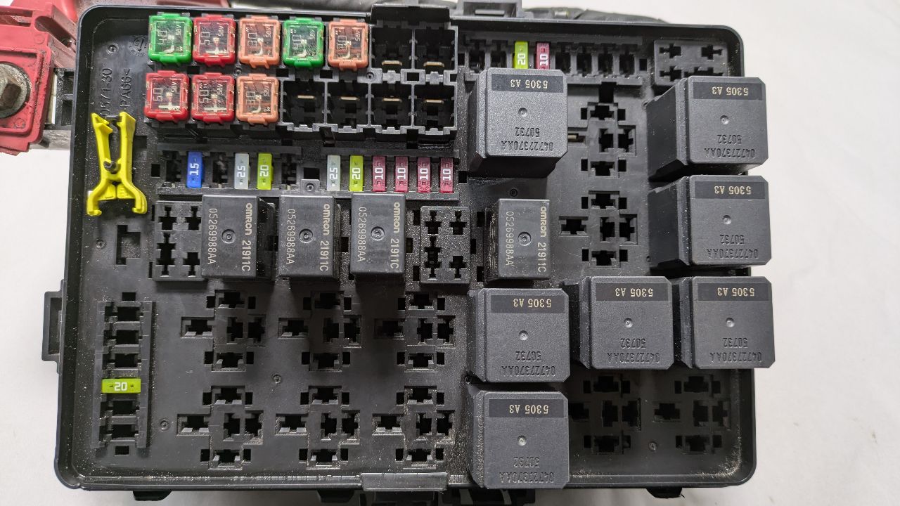 2016 DODGE CHARGER 6cyl Gasoline 3.6 Fuse Box, Engine - 391204 — photo 2
