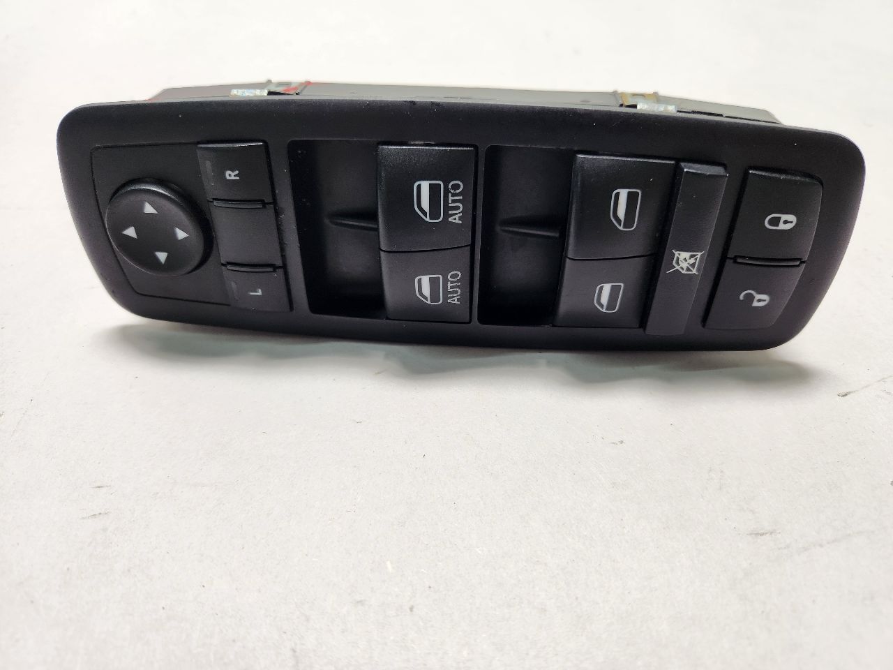 2016 DODGE CHARGER 6cyl Gasoline 3.6 Left Front Door Switch - 391212 — photo 1