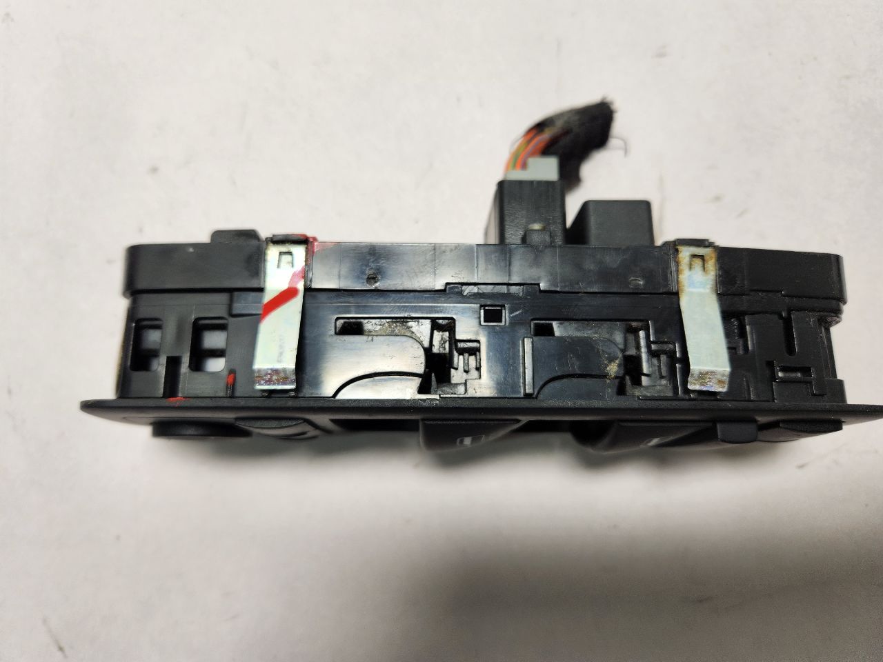 2016 DODGE CHARGER 6cyl Gasoline 3.6 Left Front Door Switch - 391212 — photo 2