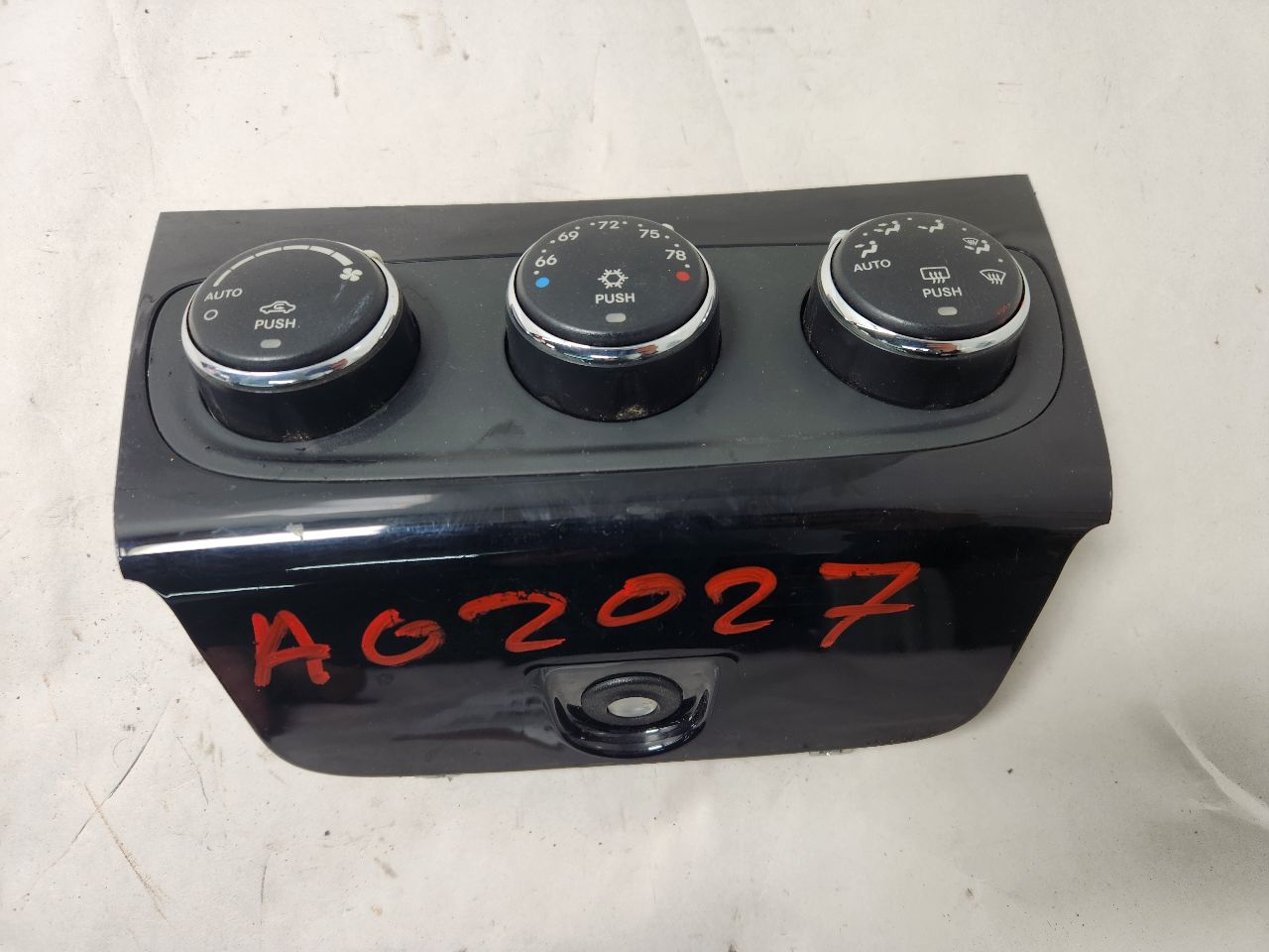 2012 CHRYSLER 200 4cyl Gasoline 2.4 TEMP CONTROL - 391300 — photo 8