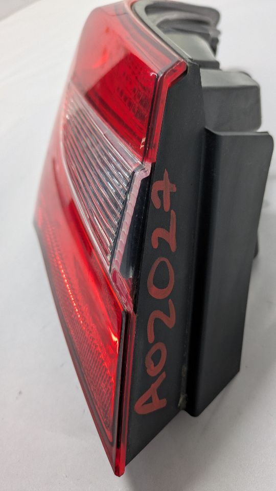 2012 CHRYSLER 200 4cyl Gasoline 2.4 Left TAIL LAMP - 391301 — photo 2