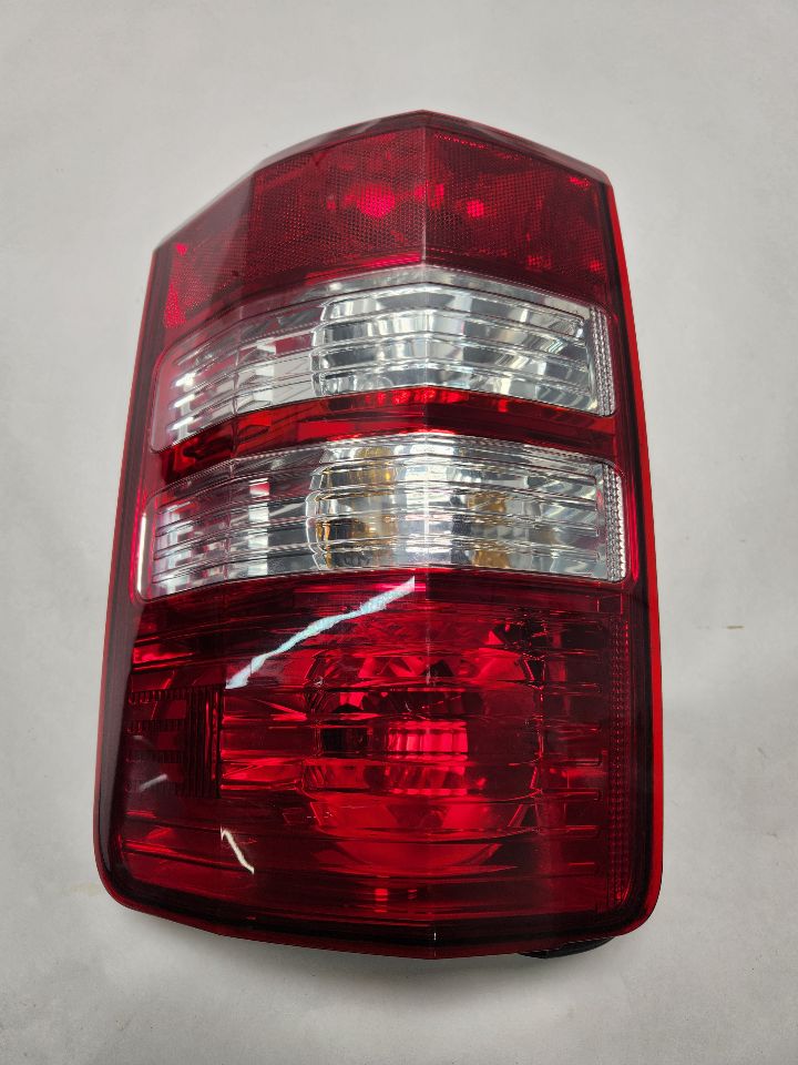 2011 JEEP LIBERTY 6cyl Gasoline 3.7 Right TAIL LAMP - 391402