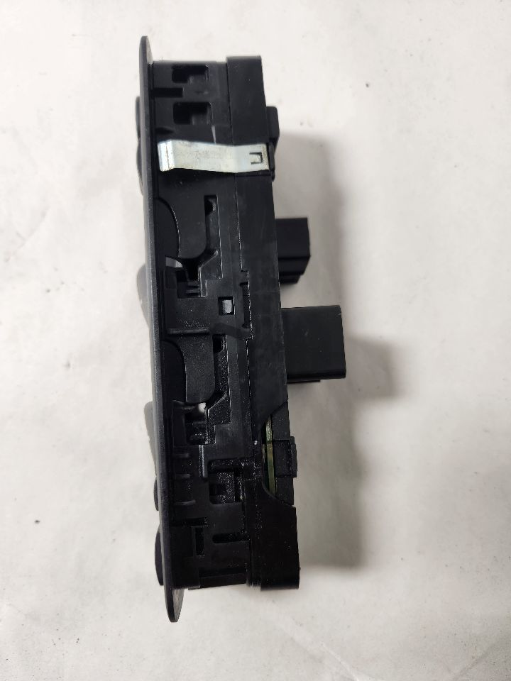 2011 JEEP LIBERTY 6cyl Gasoline 3.7 Left Front Door Switch - 391404 — photo 2