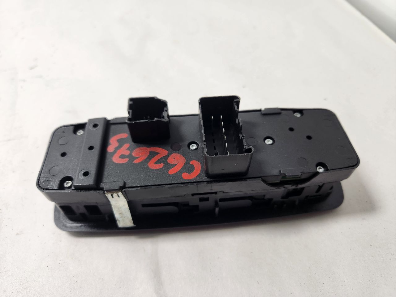 2011 JEEP LIBERTY 6cyl Gasoline 3.7 Left Front Door Switch - 391404 — photo 4
