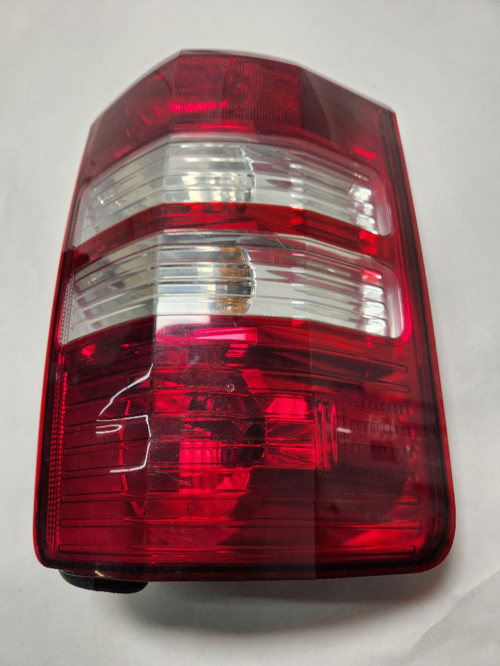 2011 JEEP LIBERTY 6cyl Gasoline 3.7 Left TAIL LAMP - 391405 — photo 3