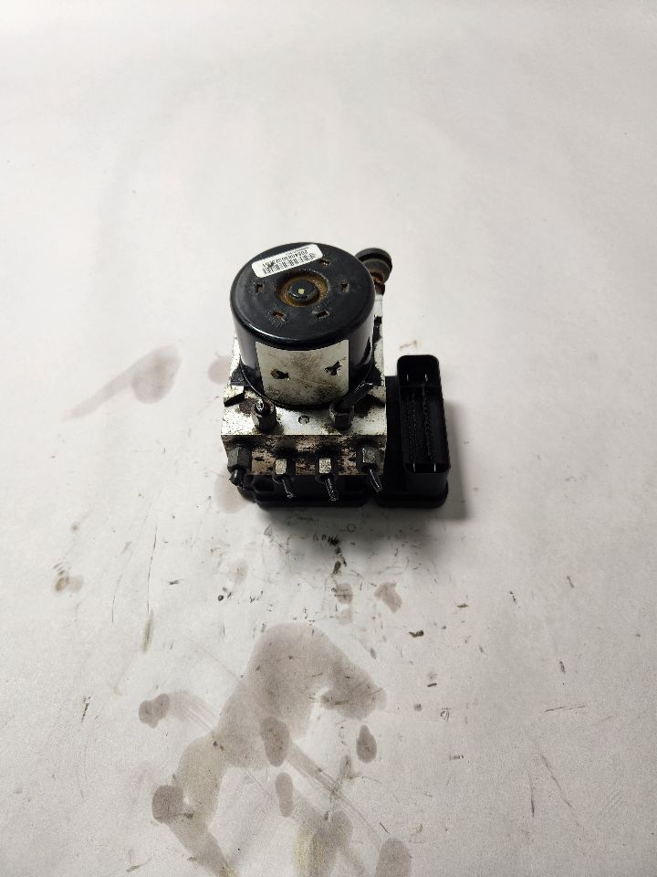 2006 JEEP COMMANDER 8cyl Gasoline 4.7 Anti-lock Brake Pts - 391669 — photo 1
