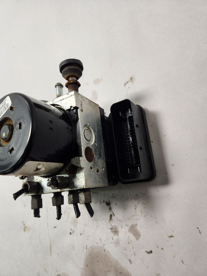 2006 JEEP COMMANDER 8cyl Gasoline 4.7 Anti-lock Brake Pts - 391669 — photo 3