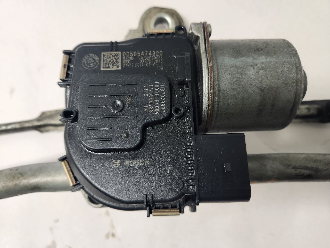 2018 ALFA-ROMEO GIULIA 2.0L 4cyl Turbo Gasoline WIPER MOTOR, WDSH - 391717 — photo 3