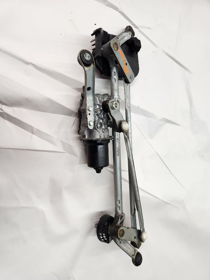 2014 INFINITI Q50 6cyl Hybrid 3.5 liter WIPER MOTOR, WDSH - 391728 — photo 3