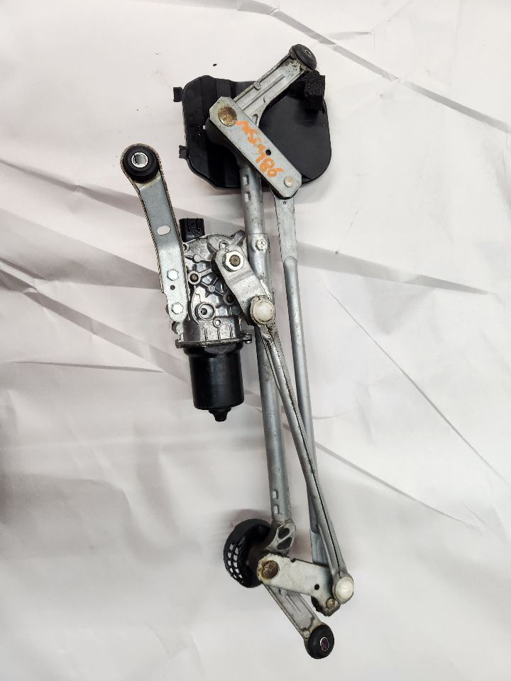 2014 INFINITI Q50 6cyl Hybrid 3.5 liter WIPER MOTOR, WDSH - 391728 — photo 4