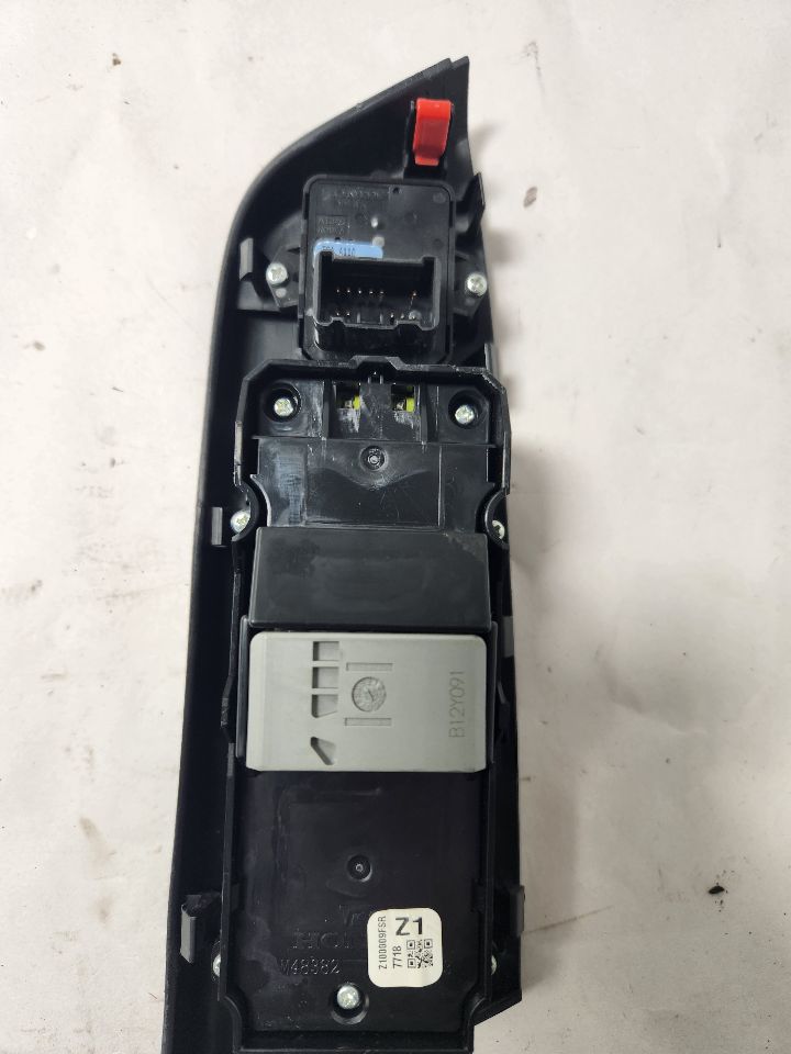 2013 HONDA CIVIC 4cyl Gasoline 1.8 VTEC Left Front Door Switch - 391742 — photo 5