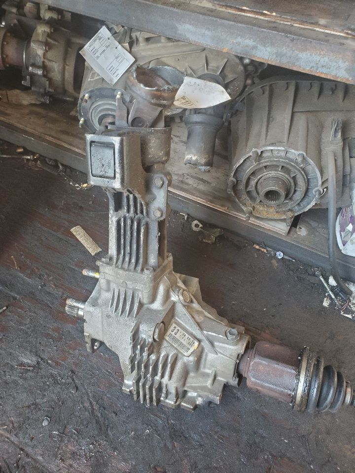 2009 PONTIAC VIBE 4cyl Gasoline 2.4 TRANSFER CASE ASSY - 391821 — photo 2