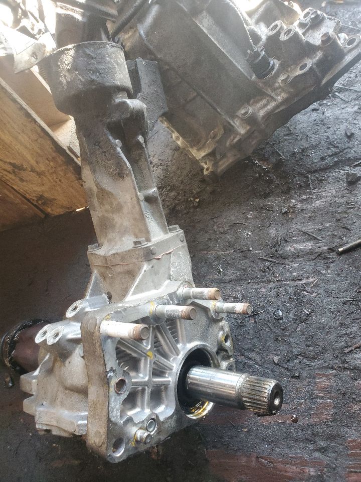 2009 PONTIAC VIBE 4cyl Gasoline 2.4 TRANSFER CASE ASSY - 391821 — photo 4