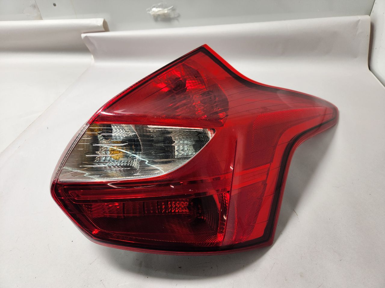 2012 FORD FOCUS 4cyl Gasoline 2.0 Flex Right TAIL LAMP - 391849 — photo 1
