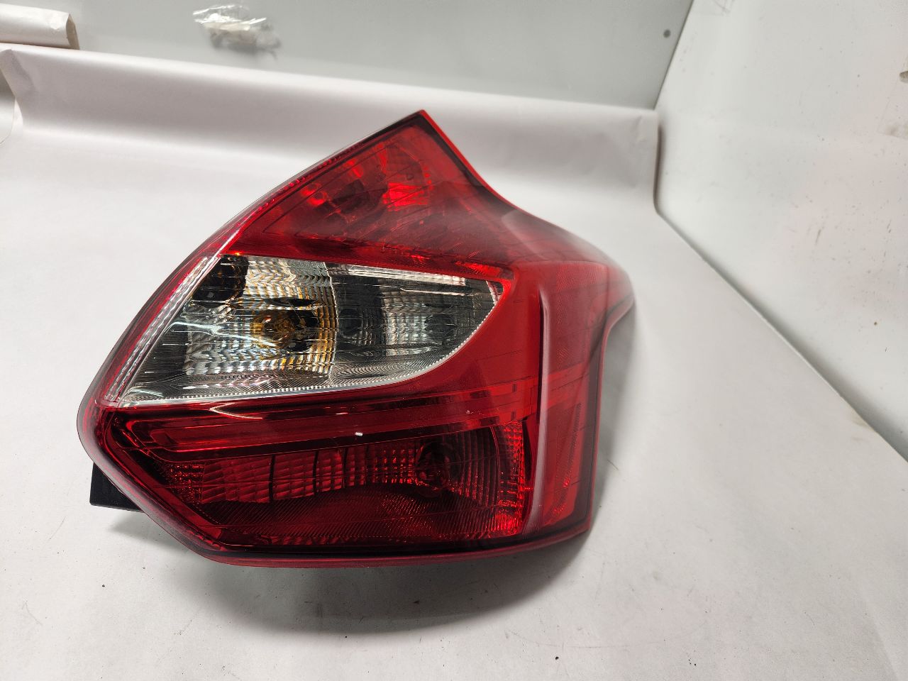 2012 FORD FOCUS 4cyl Gasoline 2.0 Flex Right TAIL LAMP - 391849 — photo 2