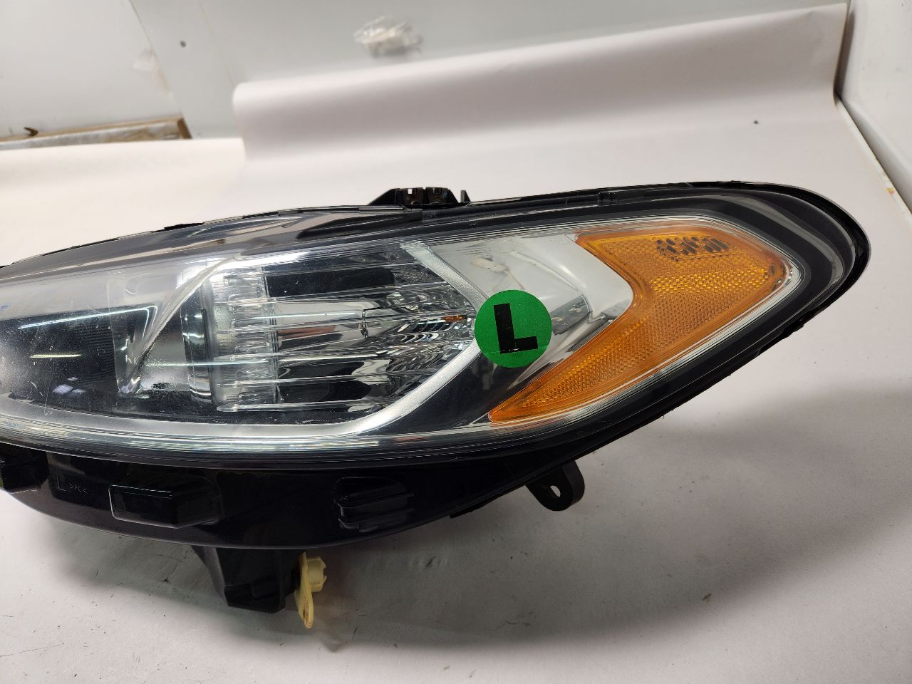 2013 FORD FUSION 4cyl Gasoline 2.5 Left HEADLAMP ASSEMBLY - 391863 — photo 3