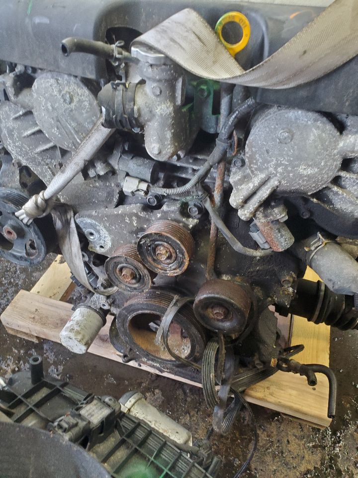 2015 INFINITI Q40 6cyl Gasoline 3.7 ENGINE ASSEMBLY - 392044 — photo 3