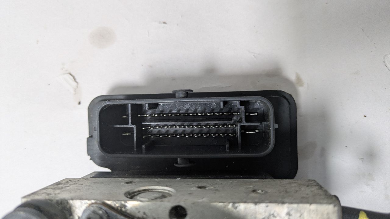 2014 NISSAN ROGUE 4cyl Gasoline 2.5 DOHC Anti-lock Brake Pts - 392114 — photo 3